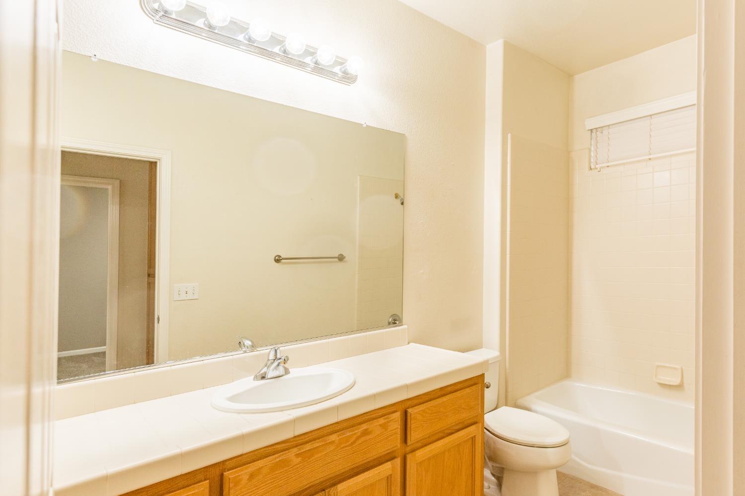 2608 Donner Trl, Riverbank, CA 95367