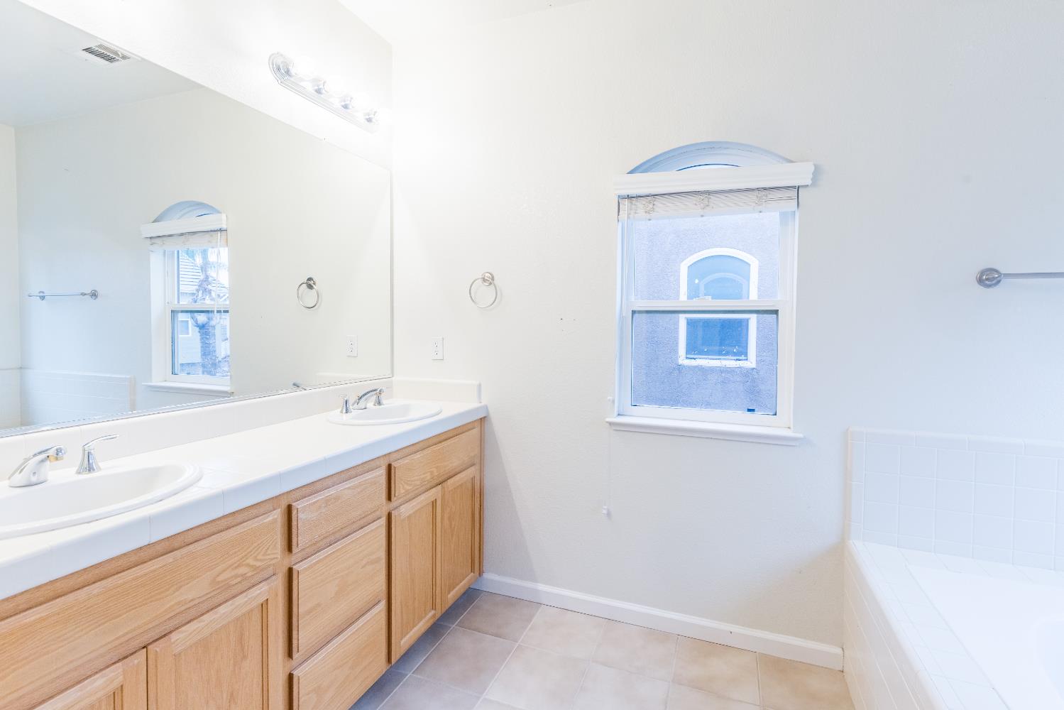 2608 Donner Trl, Riverbank, CA 95367