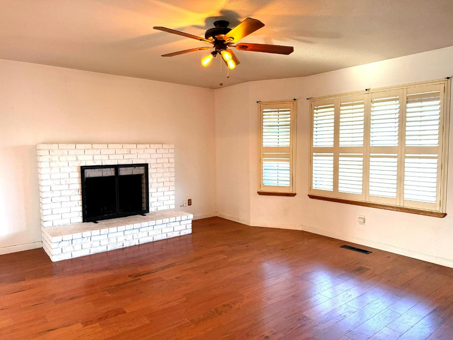 12024 Acosta Ct, Waterford, CA 95386