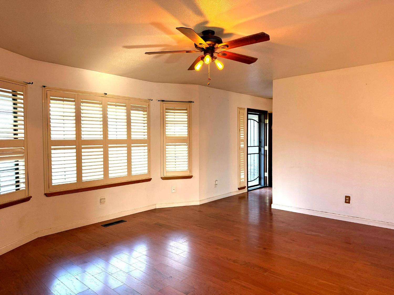 12024 Acosta Ct, Waterford, CA 95386