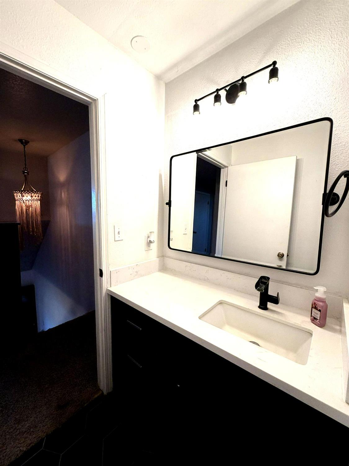 12024 Acosta Ct, Waterford, CA 95386