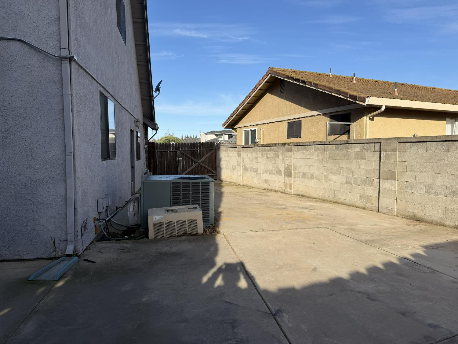 12024 Acosta Ct, Waterford, CA 95386
