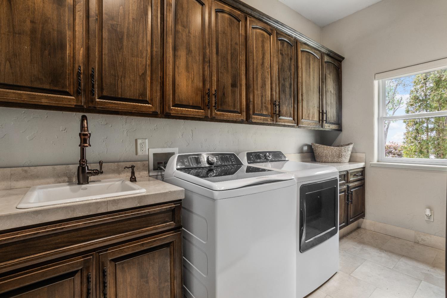 16641 Sonora Rd, Oakdale, CA 95361