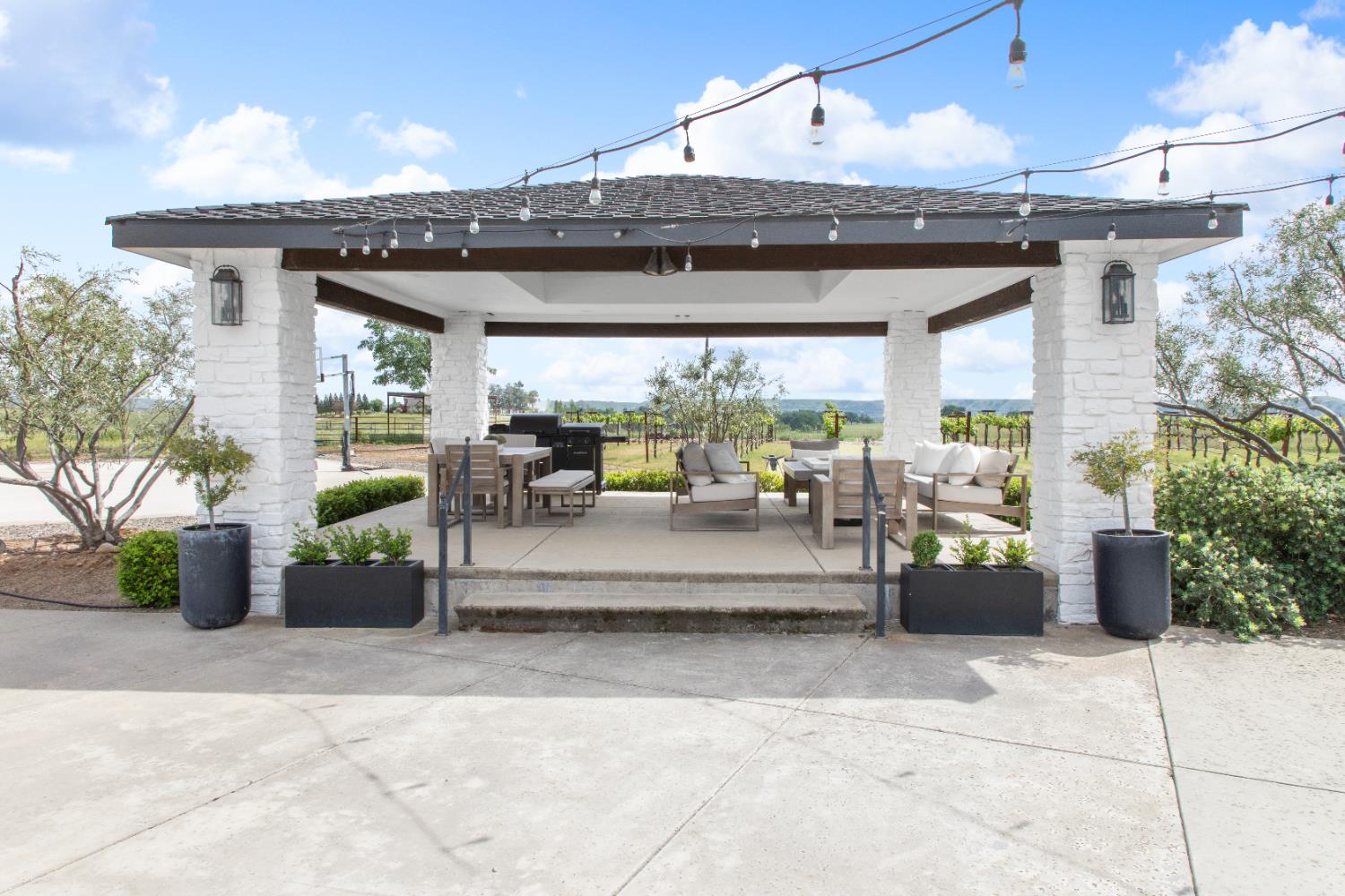 16641 Sonora Rd, Oakdale, CA 95361