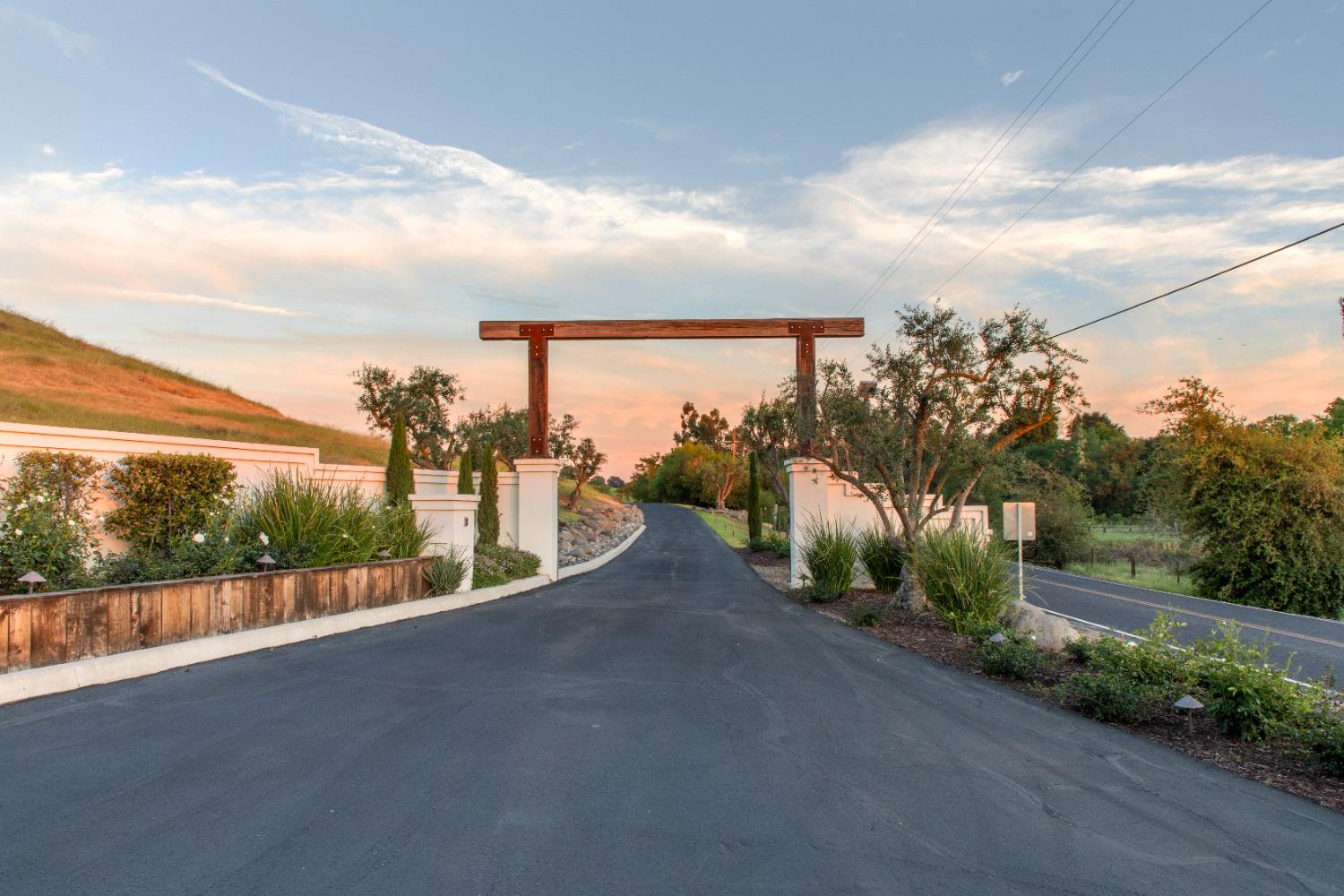 16641 Sonora Rd, Oakdale, CA 95361