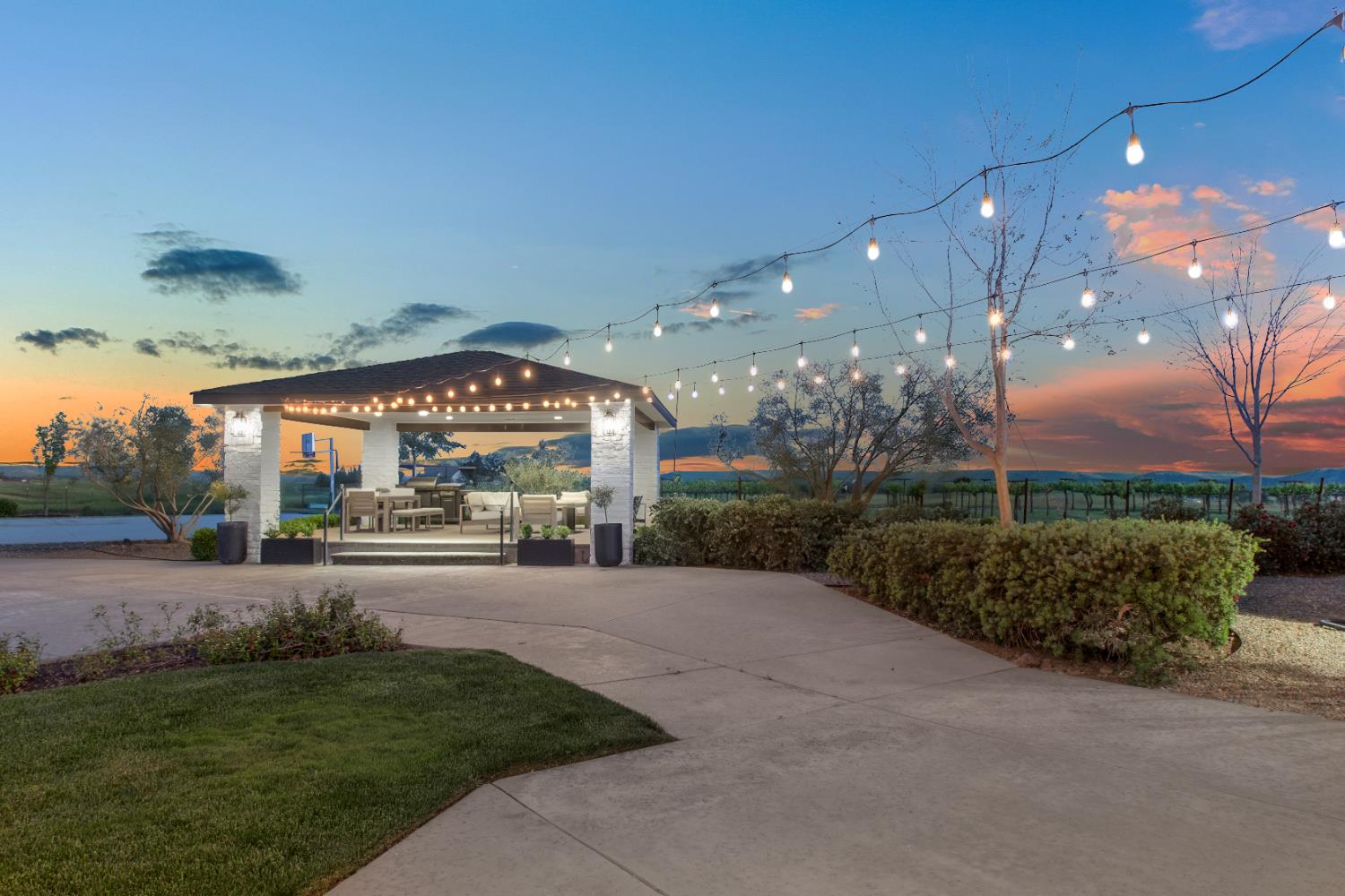 16641 Sonora Rd, Oakdale, CA 95361