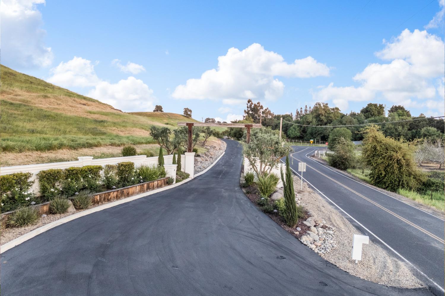 16641 Sonora Rd, Oakdale, CA 95361