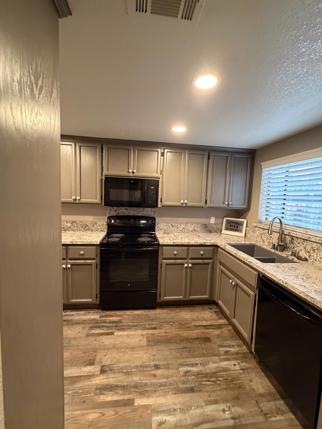 1023 Camphor St, Manteca, CA 95337