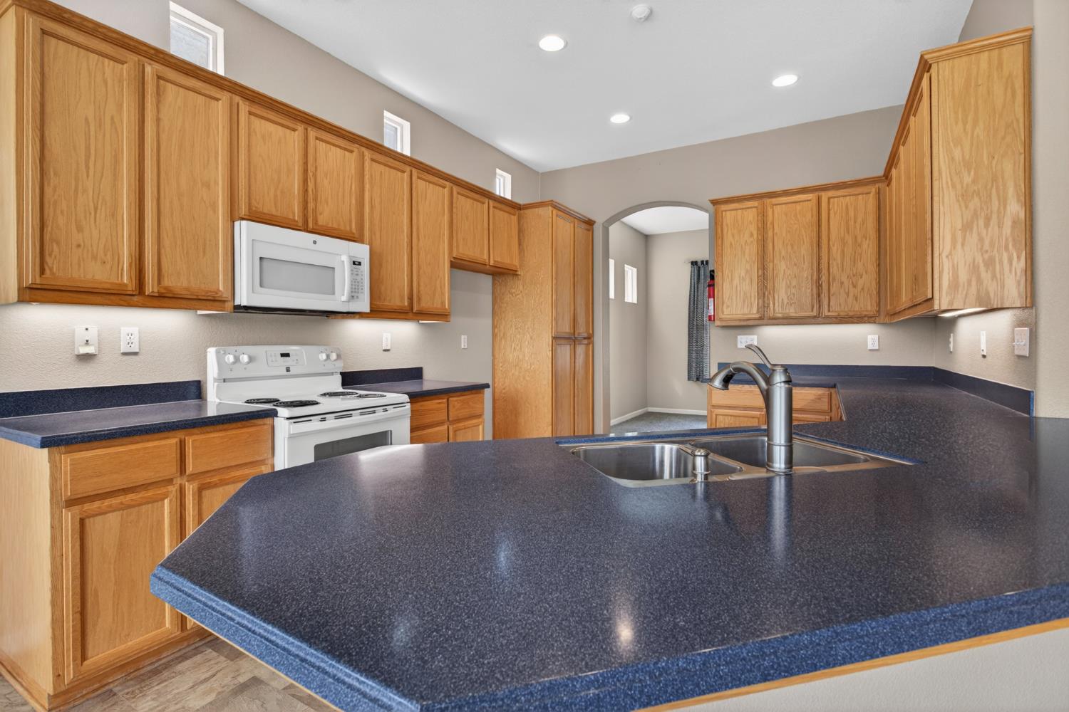 5514 Saxon Way, Riverbank, CA 95367