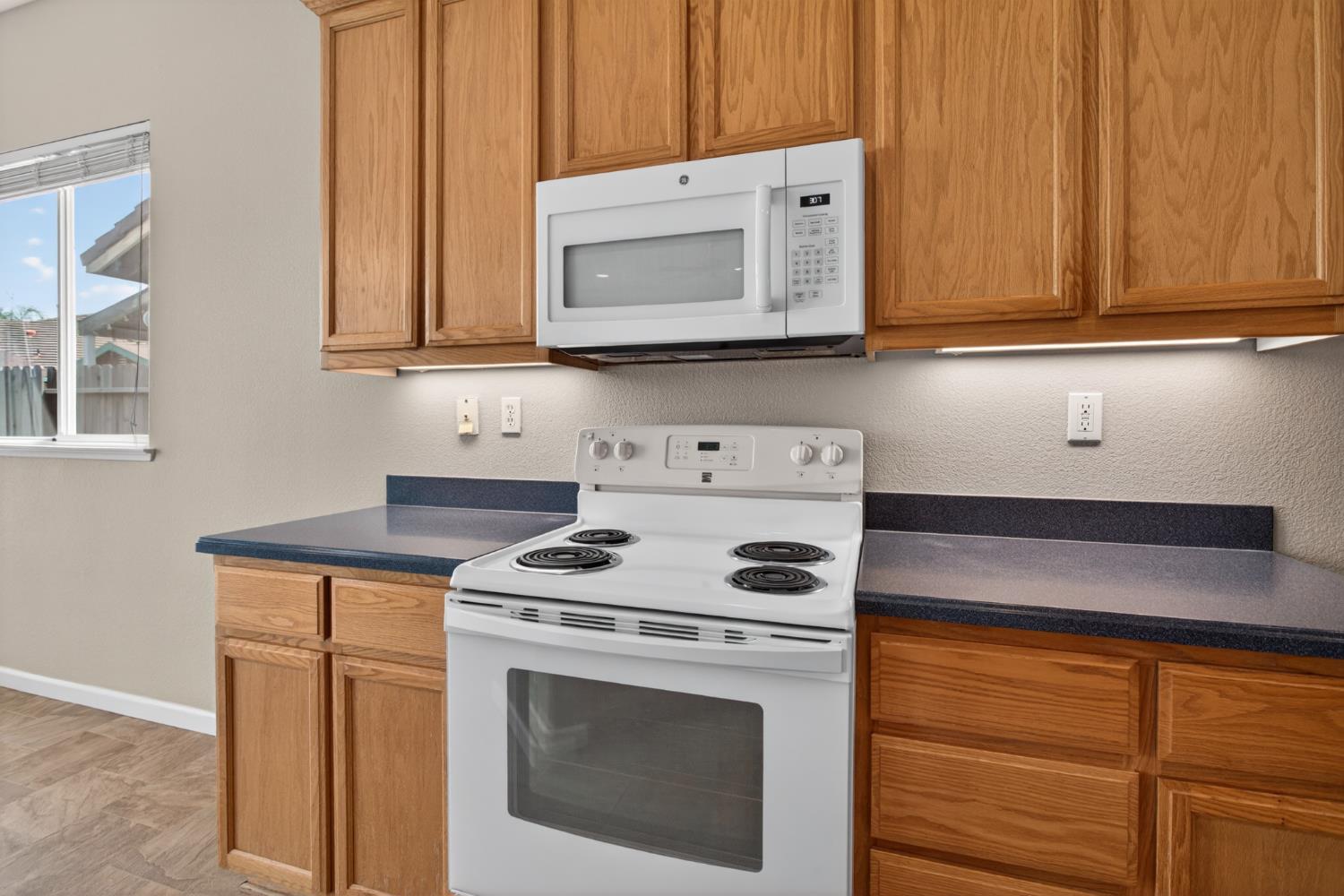 5514 Saxon Way, Riverbank, CA 95367