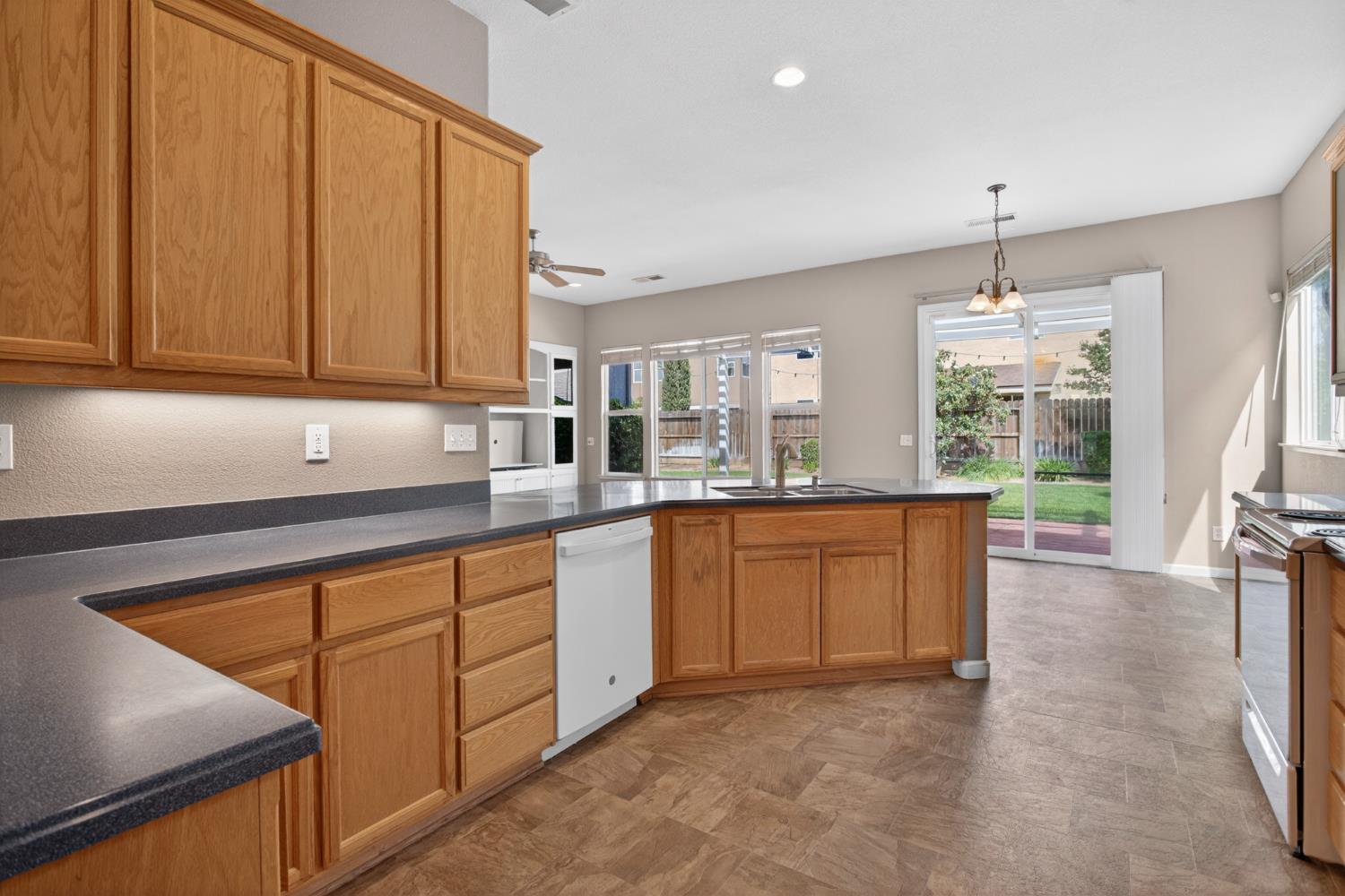 5514 Saxon Way, Riverbank, CA 95367
