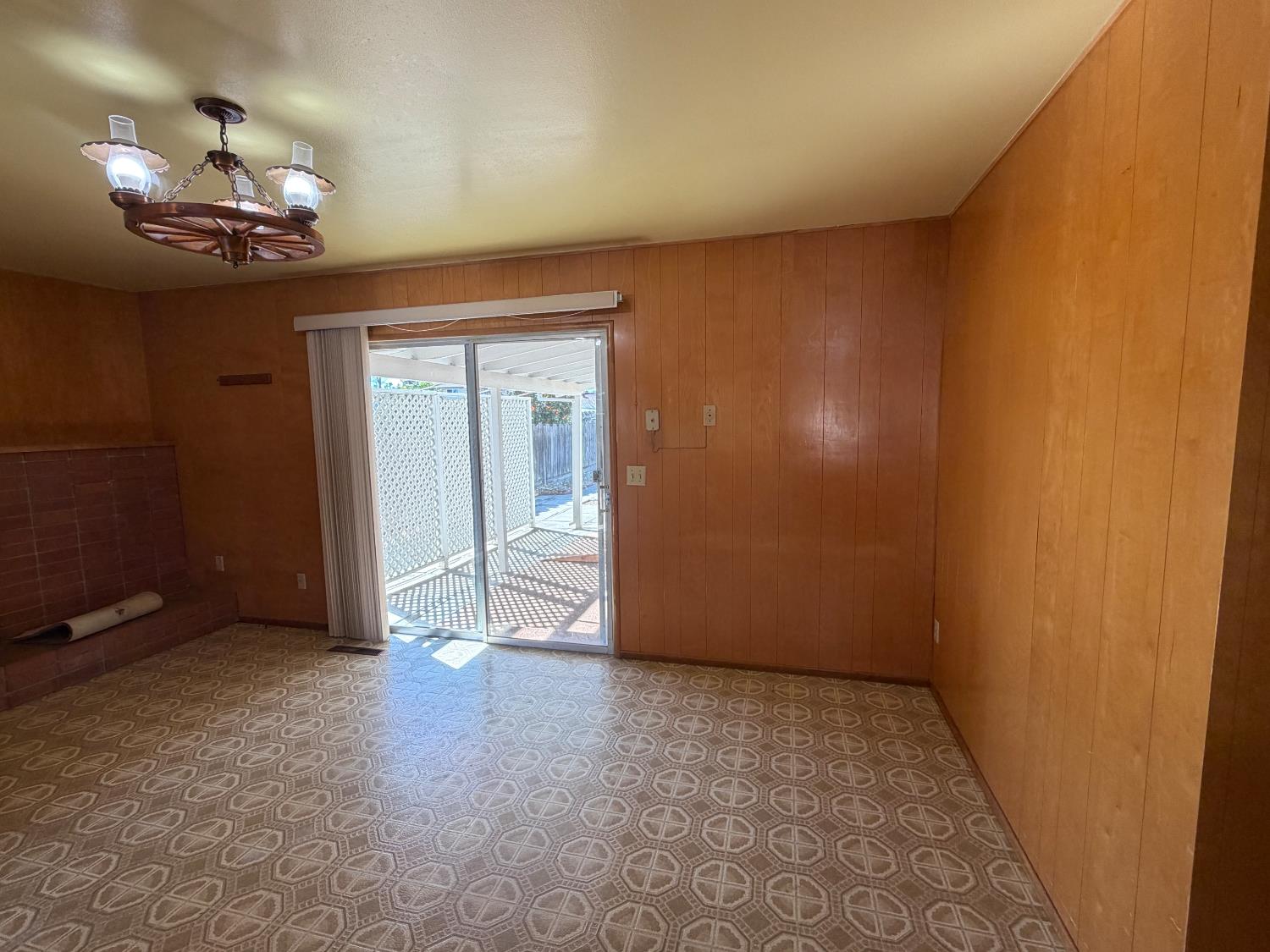 108 N 6th St, Patterson, CA 95363