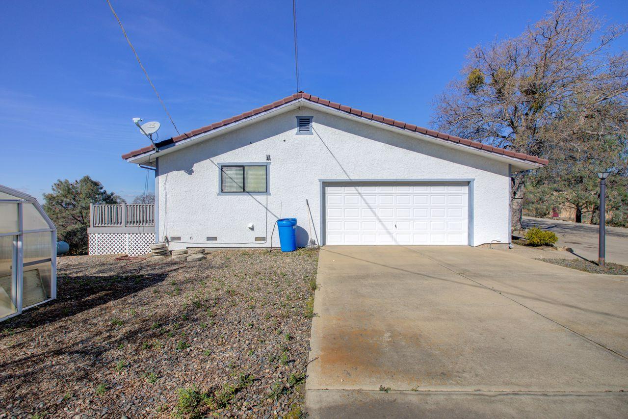 13866 Cedro Ct, La Grange, CA 95329