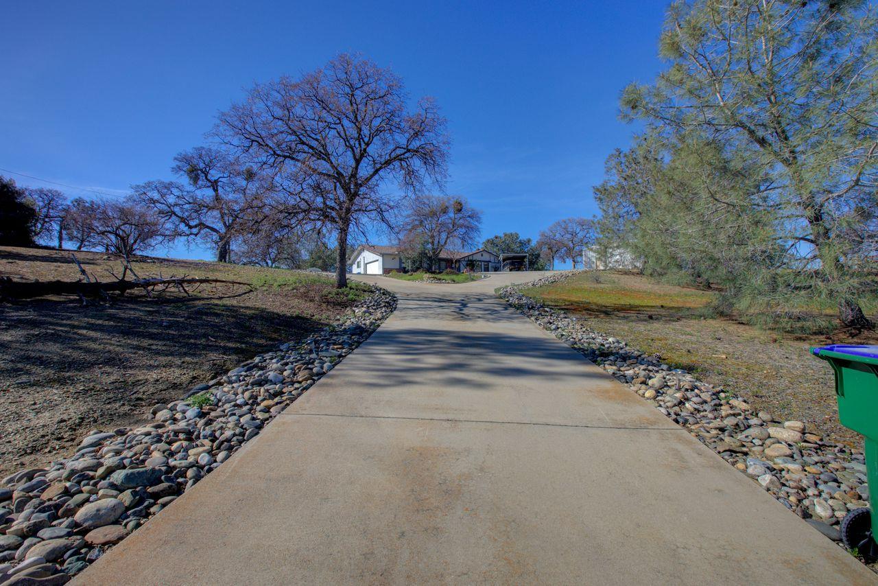 13866 Cedro Ct, La Grange, CA 95329