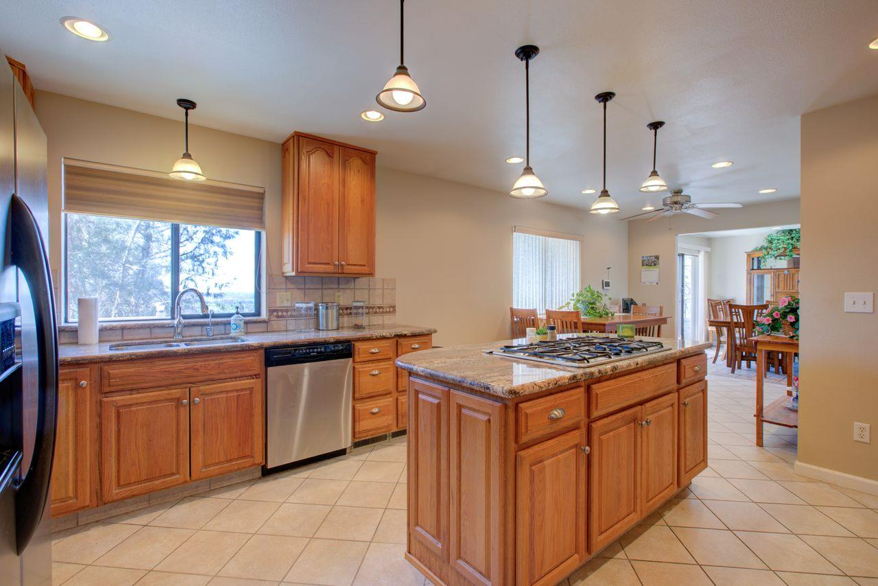 13866 Cedro Ct, La Grange, CA 95329