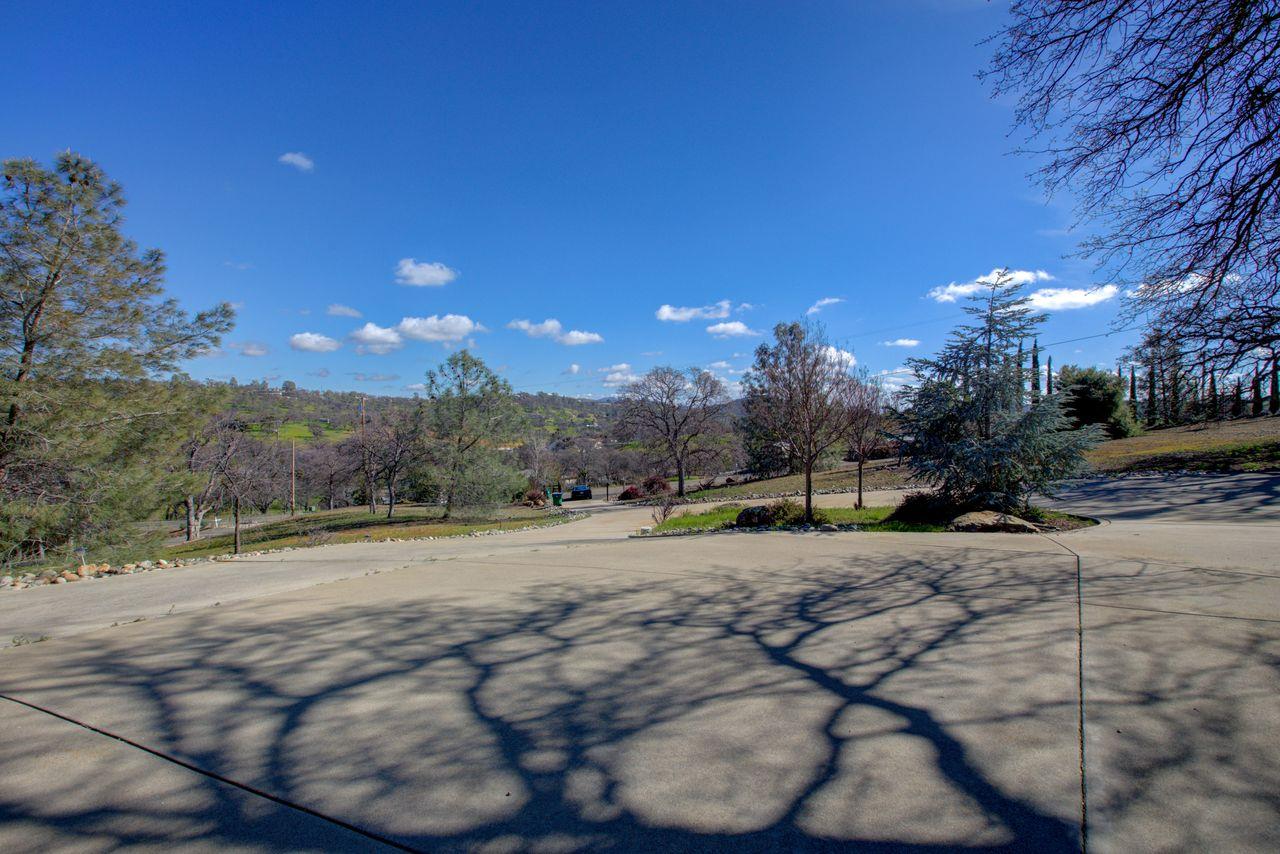 13866 Cedro Ct, La Grange, CA 95329