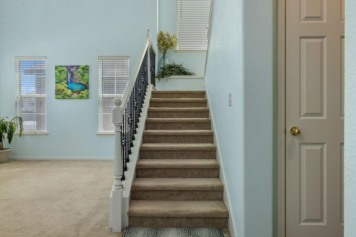 5831 Alton Ct, Riverbank, CA 95367