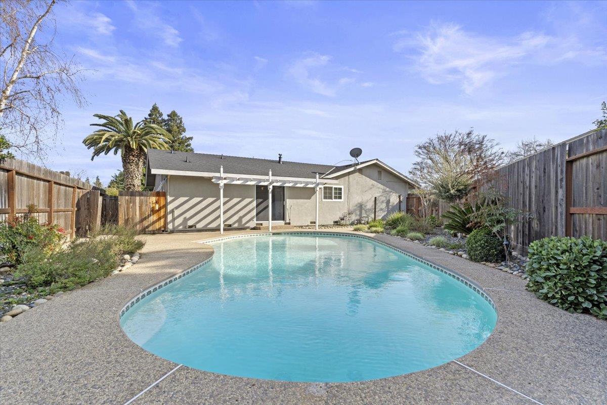 3913 Hillsboro Ct, Modesto, CA 95356