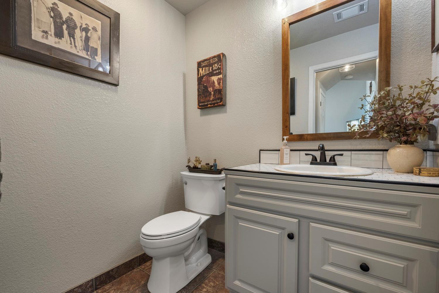 8686 Onyx Ct, Hilmar, CA 95324