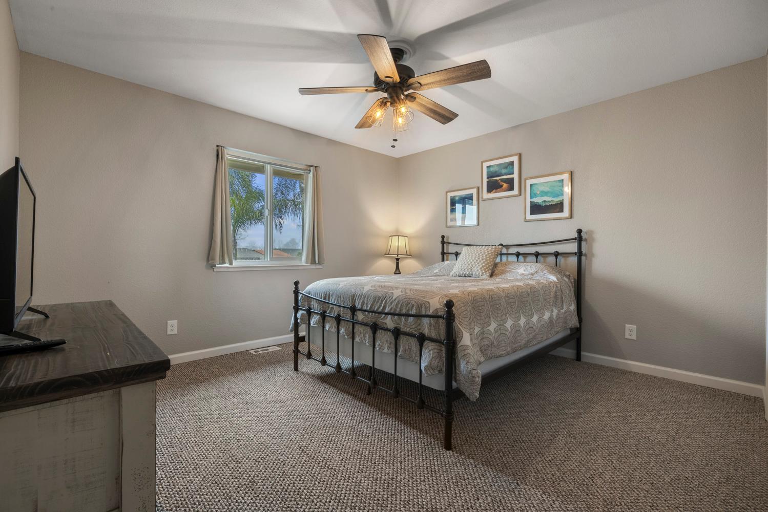 8686 Onyx Ct, Hilmar, CA 95324