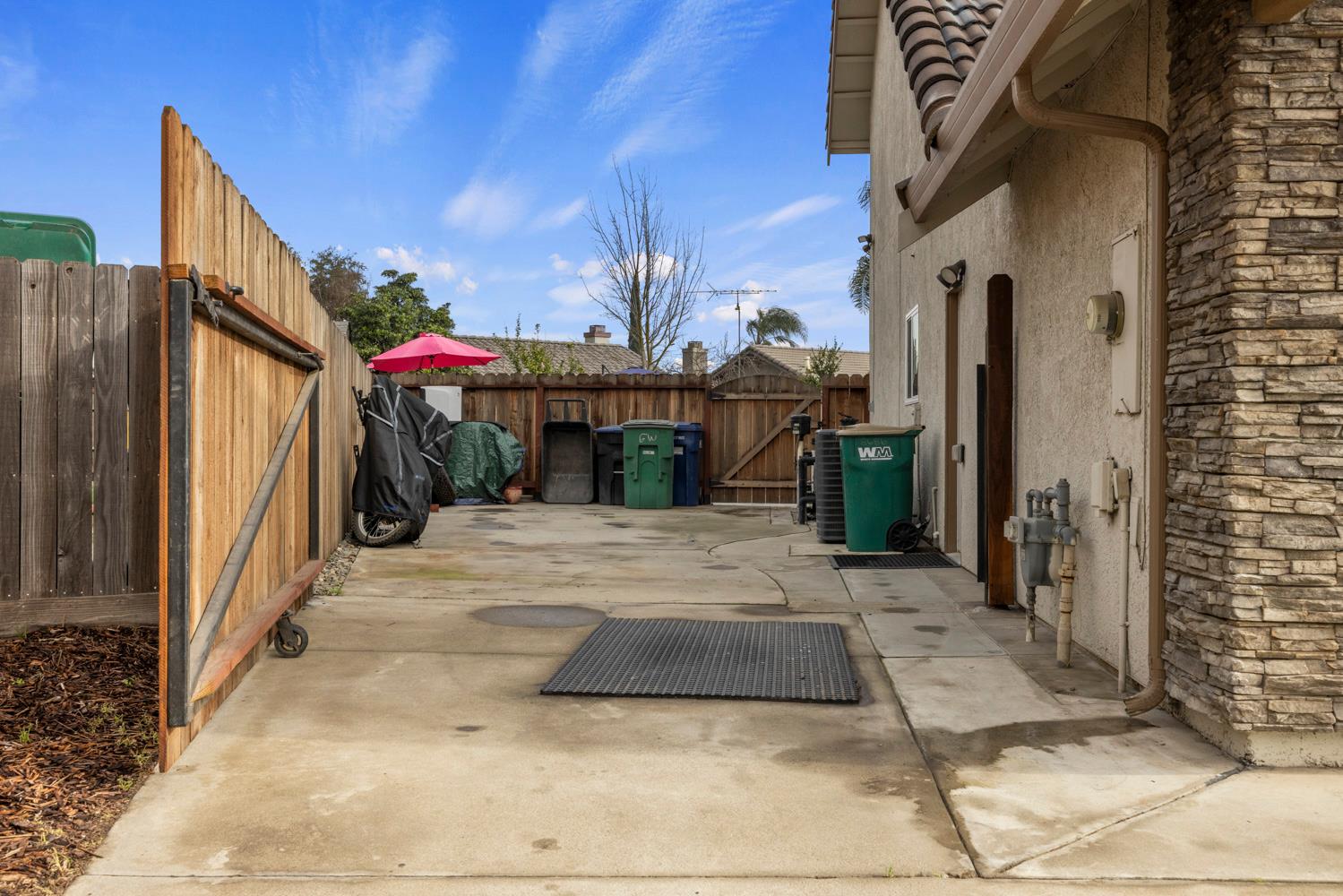 8686 Onyx Ct, Hilmar, CA 95324