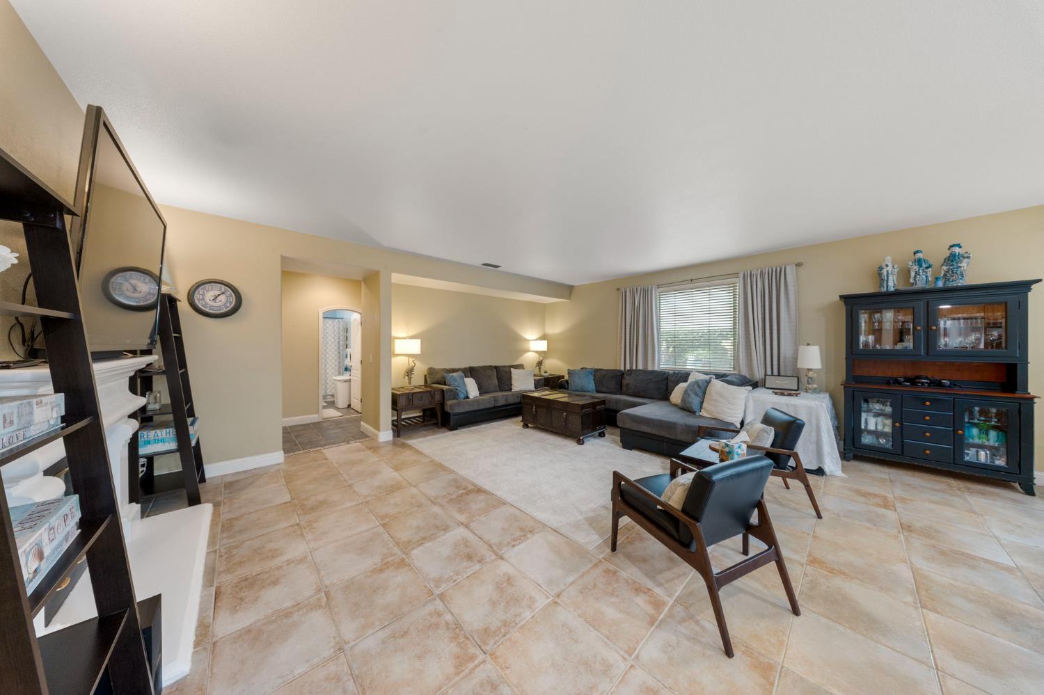 4021 Calais Ct, Modesto, CA 95356