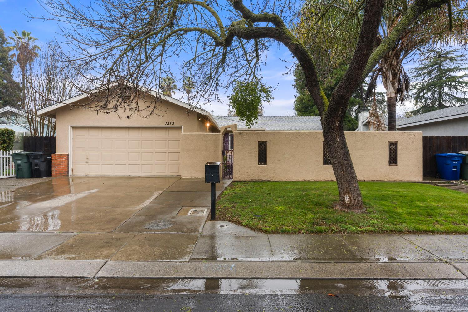 1313 Sharonwood Dr, Modesto, CA 95355