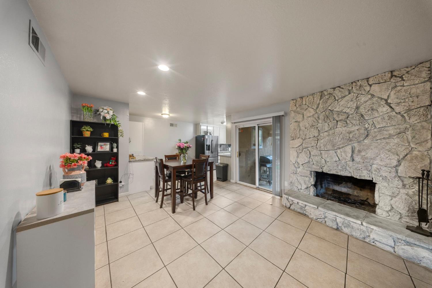 1313 Sharonwood Dr, Modesto, CA 95355