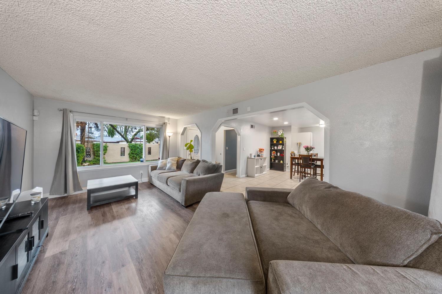 1313 Sharonwood Dr, Modesto, CA 95355