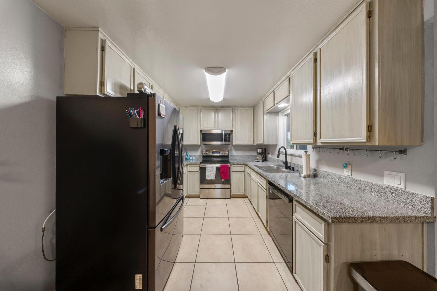 1313 Sharonwood Dr, Modesto, CA 95355