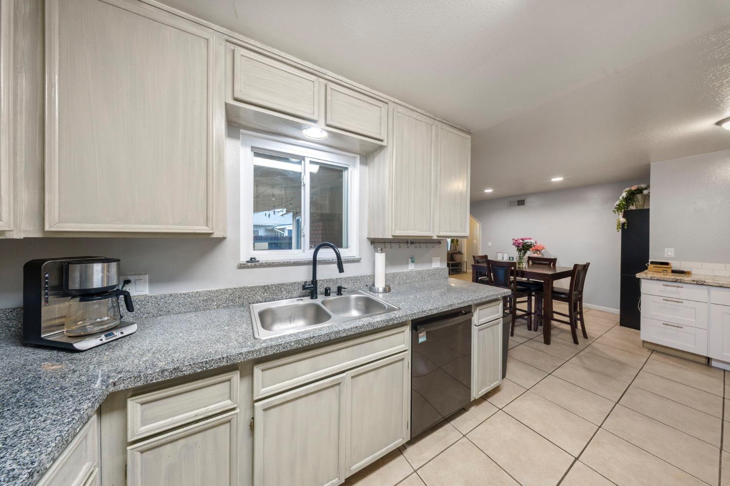 1313 Sharonwood Dr, Modesto, CA 95355