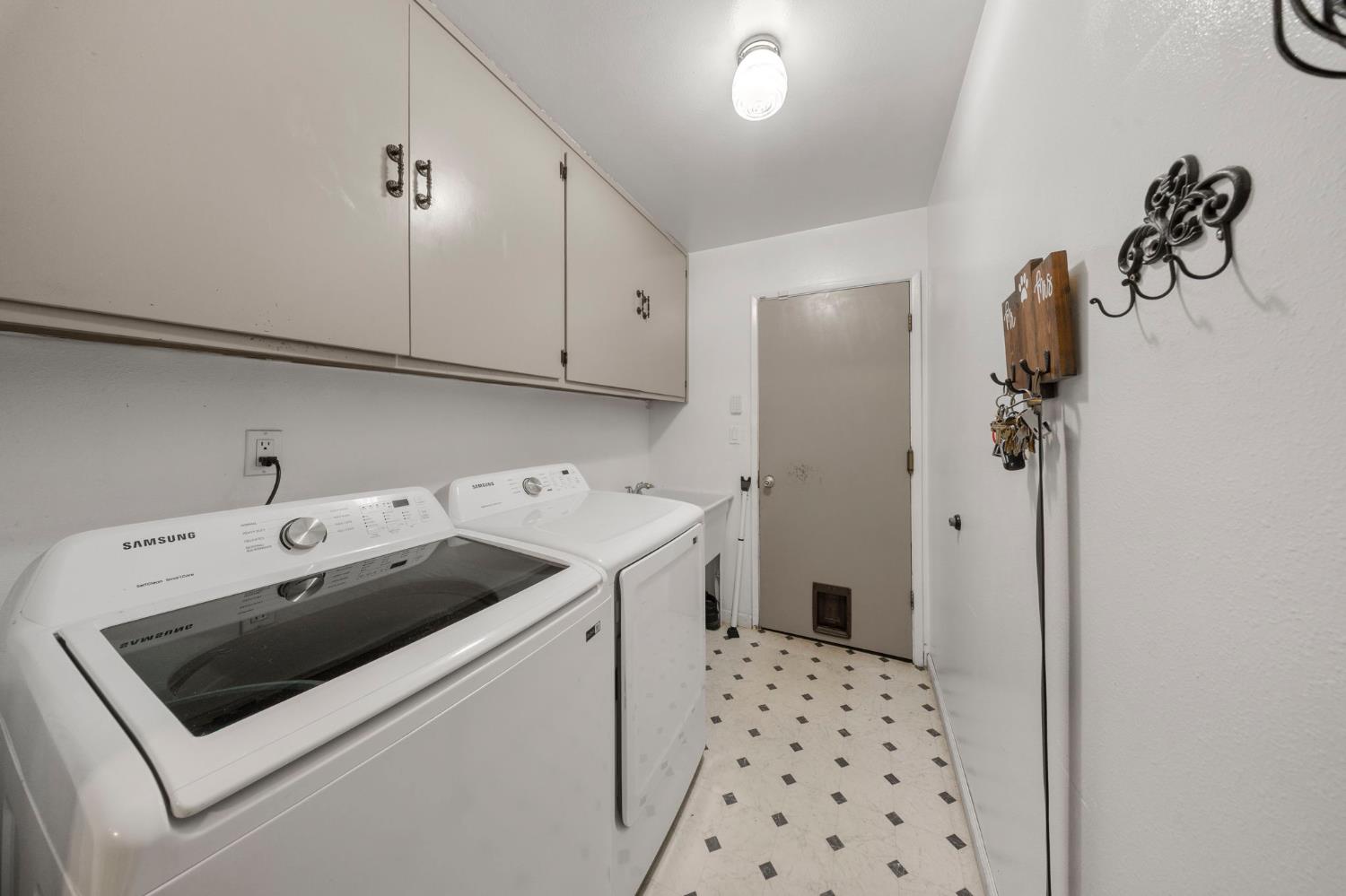 1313 Sharonwood Dr, Modesto, CA 95355