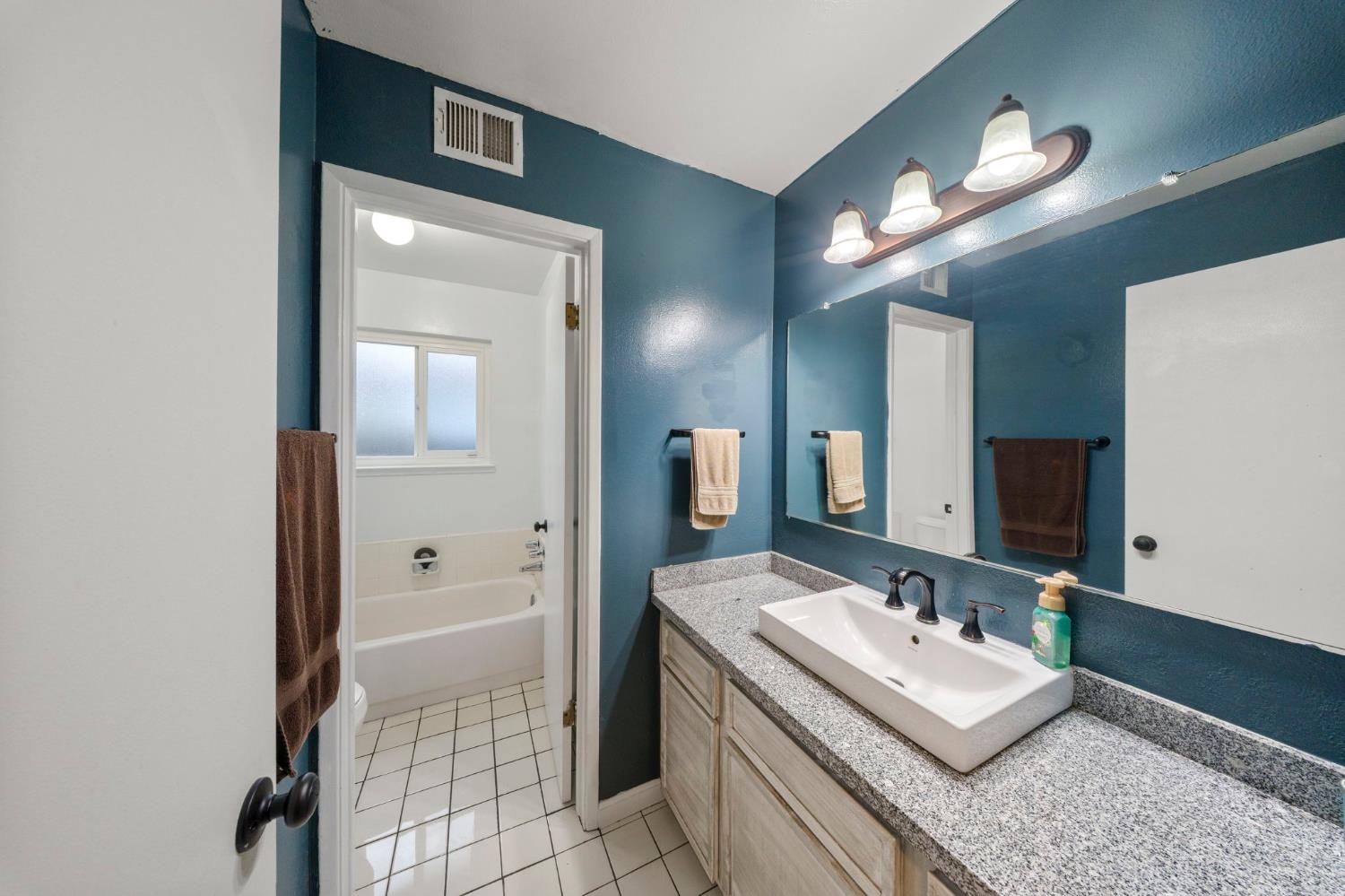 1313 Sharonwood Dr, Modesto, CA 95355