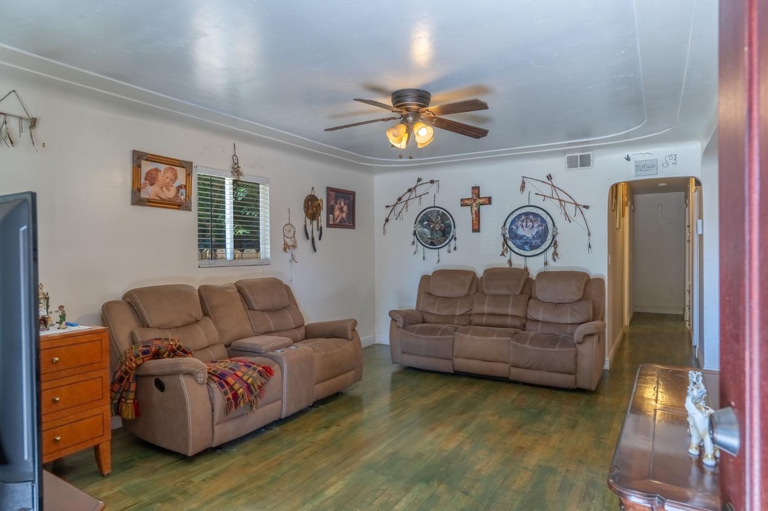 1329 Schulenberg Ave, Modesto, CA 95350