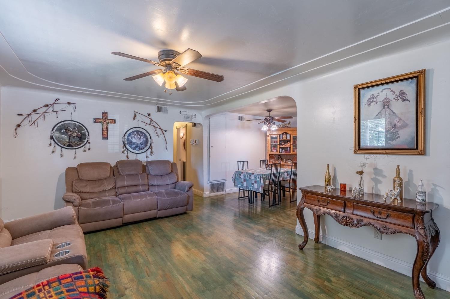 1329 Schulenberg Ave, Modesto, CA 95350