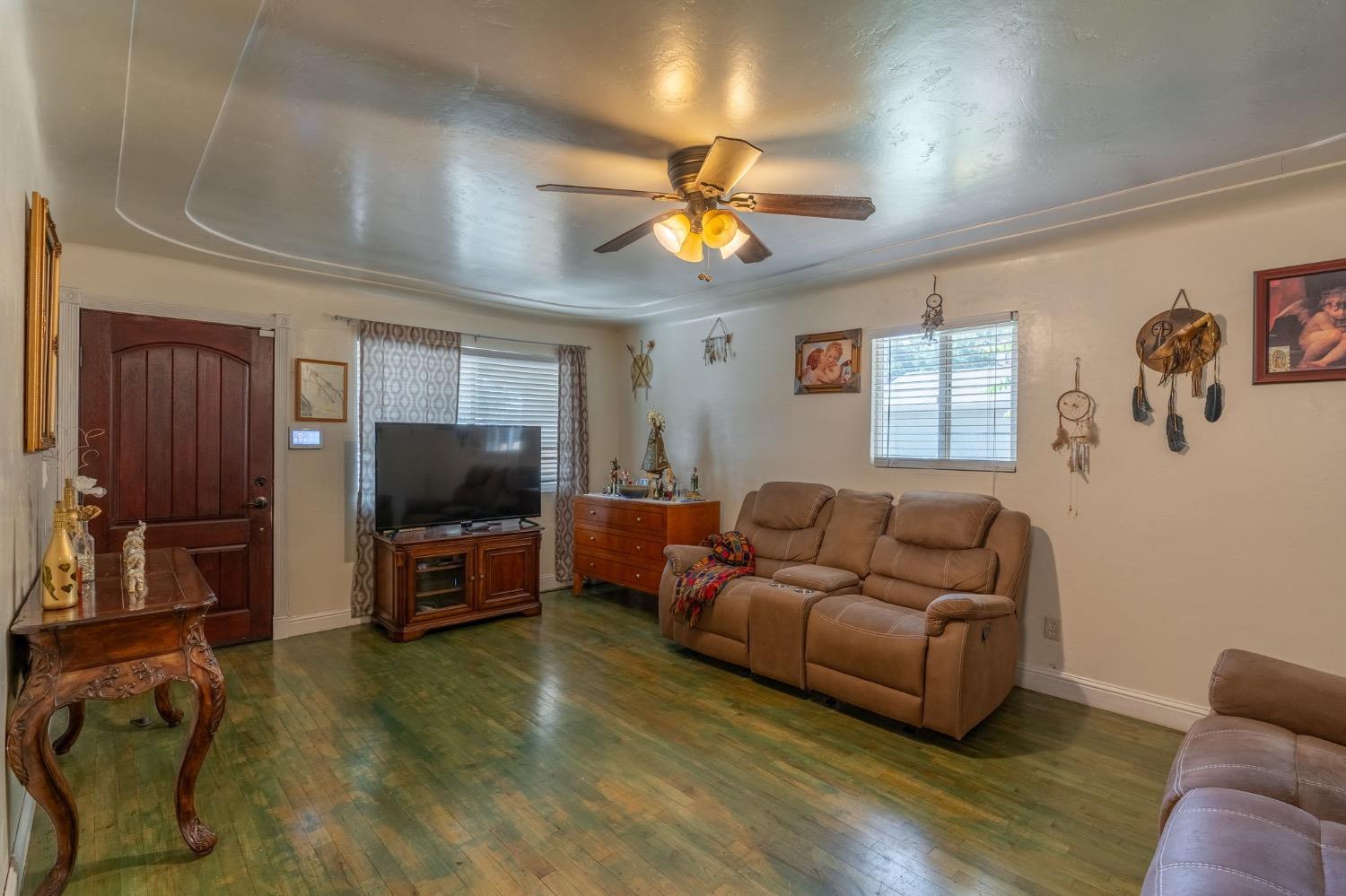 1329 Schulenberg Ave, Modesto, CA 95350