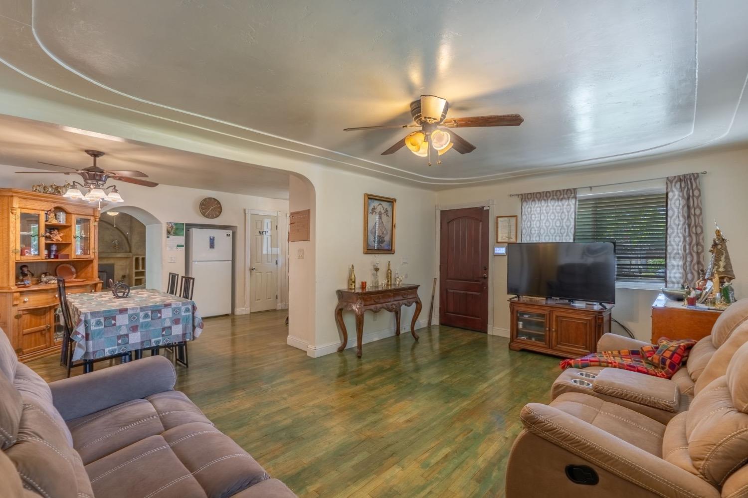 1329 Schulenberg Ave, Modesto, CA 95350