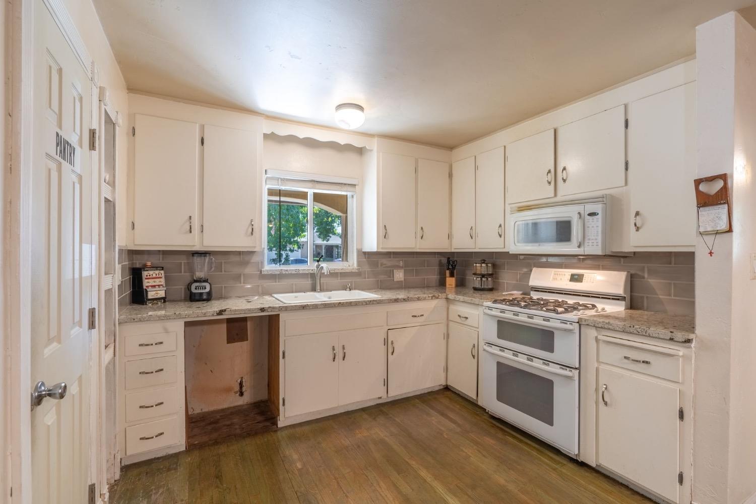 1329 Schulenberg Ave, Modesto, CA 95350