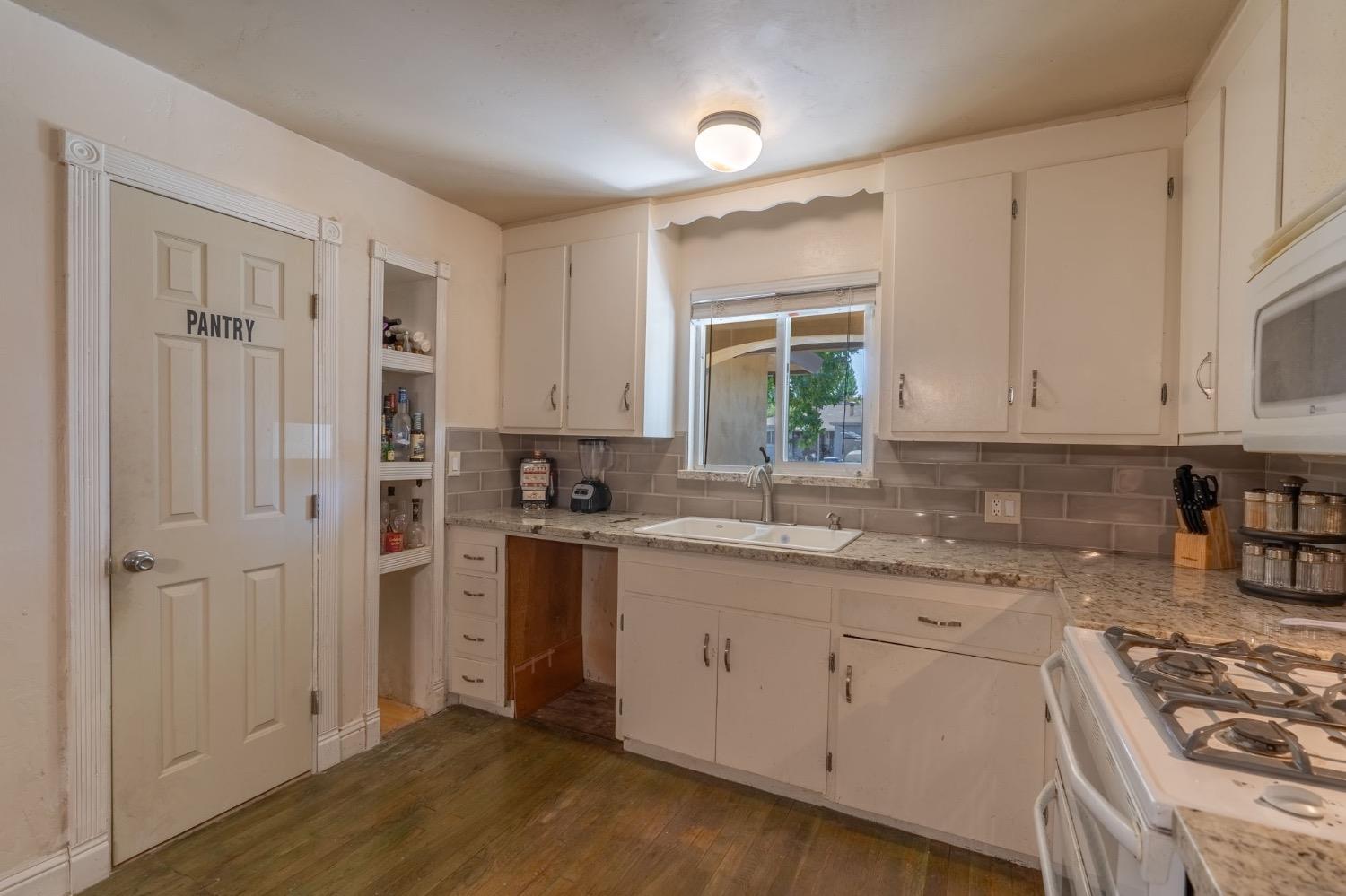 1329 Schulenberg Ave, Modesto, CA 95350