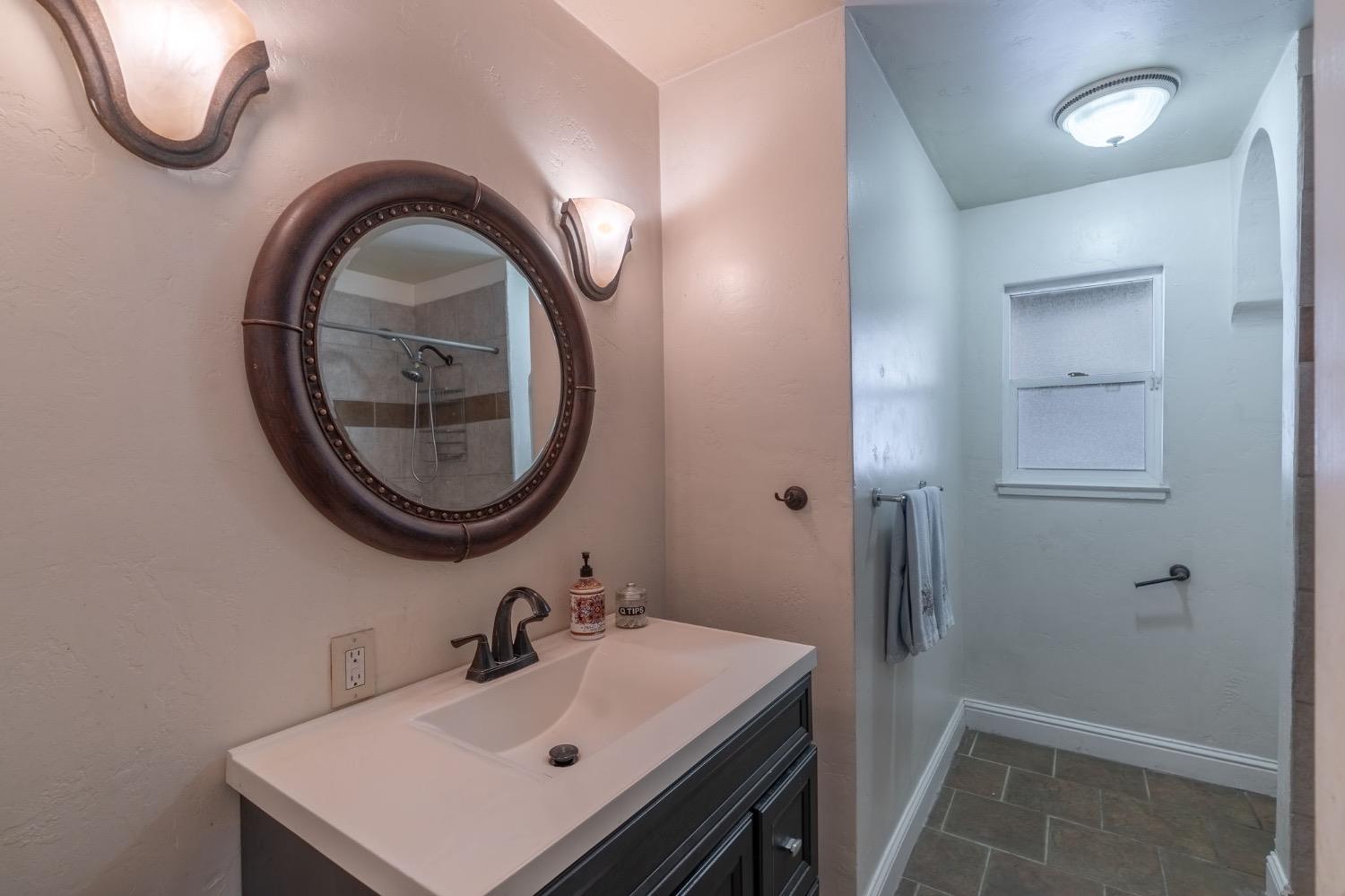 1329 Schulenberg Ave, Modesto, CA 95350