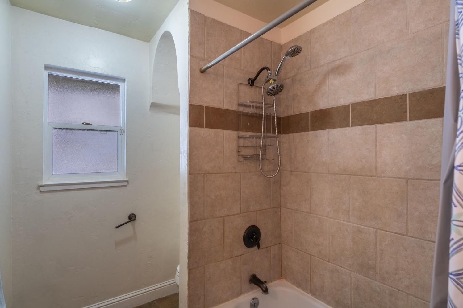 1329 Schulenberg Ave, Modesto, CA 95350