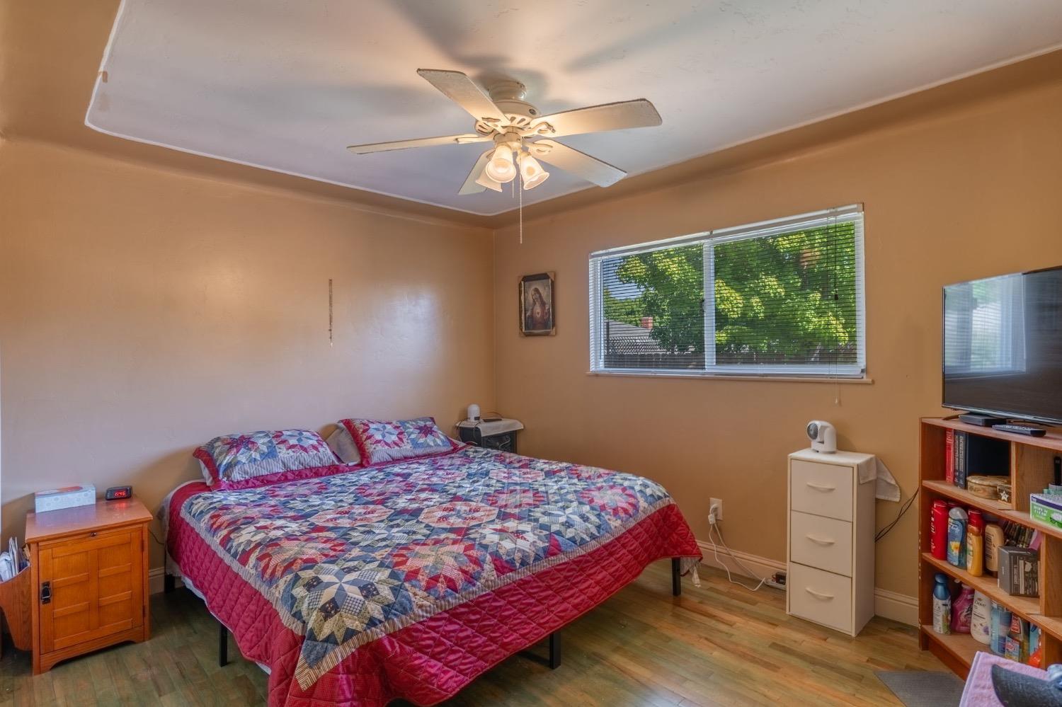 1329 Schulenberg Ave, Modesto, CA 95350