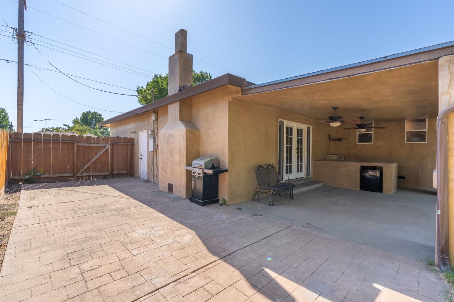 1329 Schulenberg Ave, Modesto, CA 95350