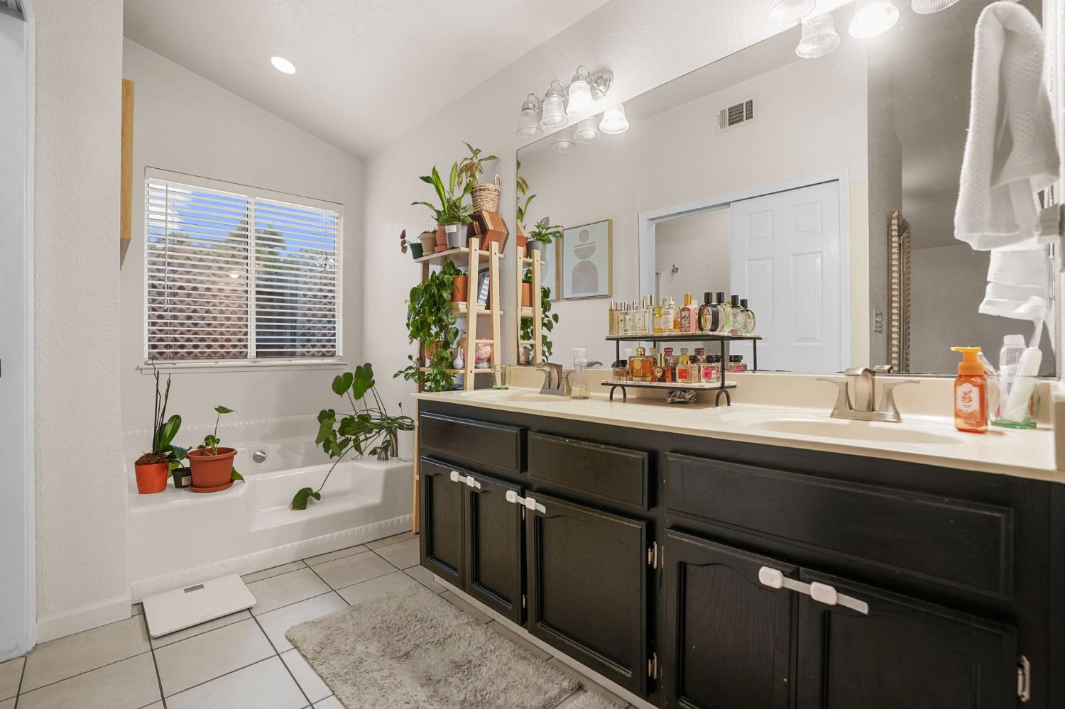 1017 Jayhawk Way, Modesto, CA 95358