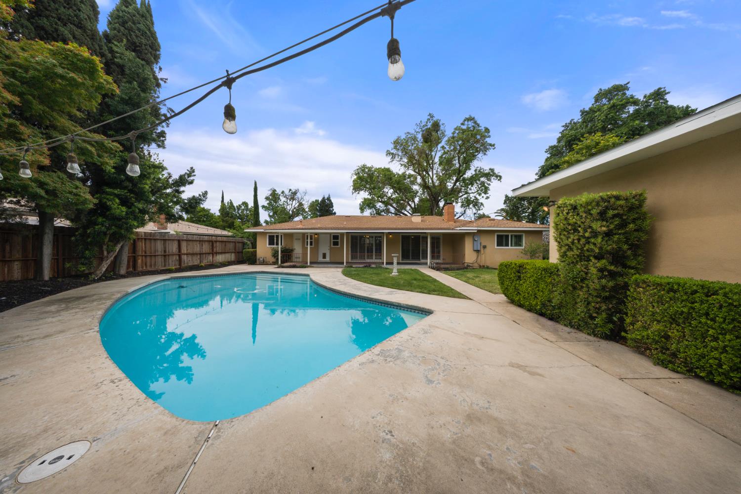 936 College Ave, Modesto, CA 95350