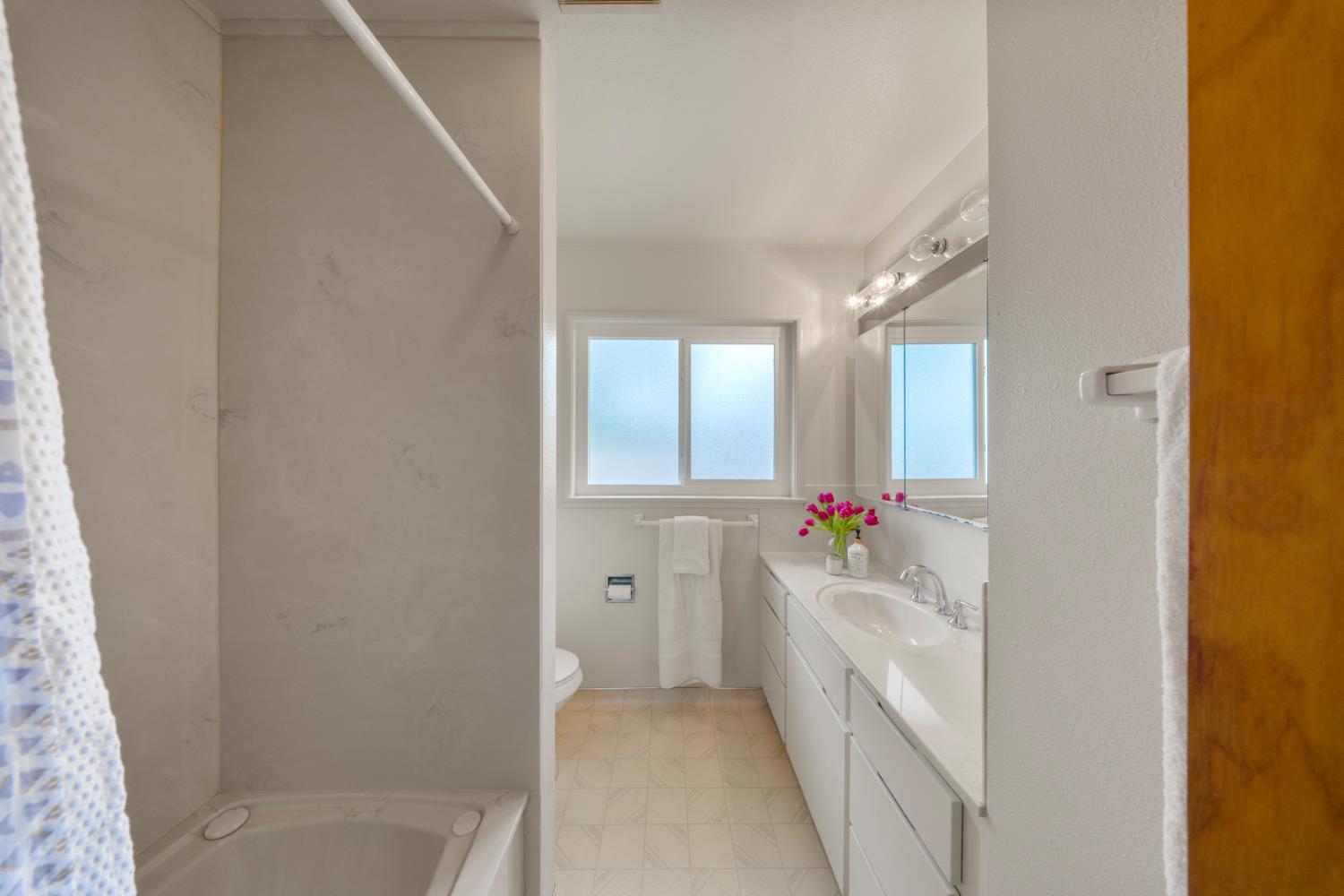 936 College Ave, Modesto, CA 95350