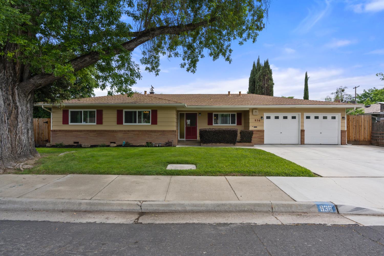 936 College Ave, Modesto, CA 95350