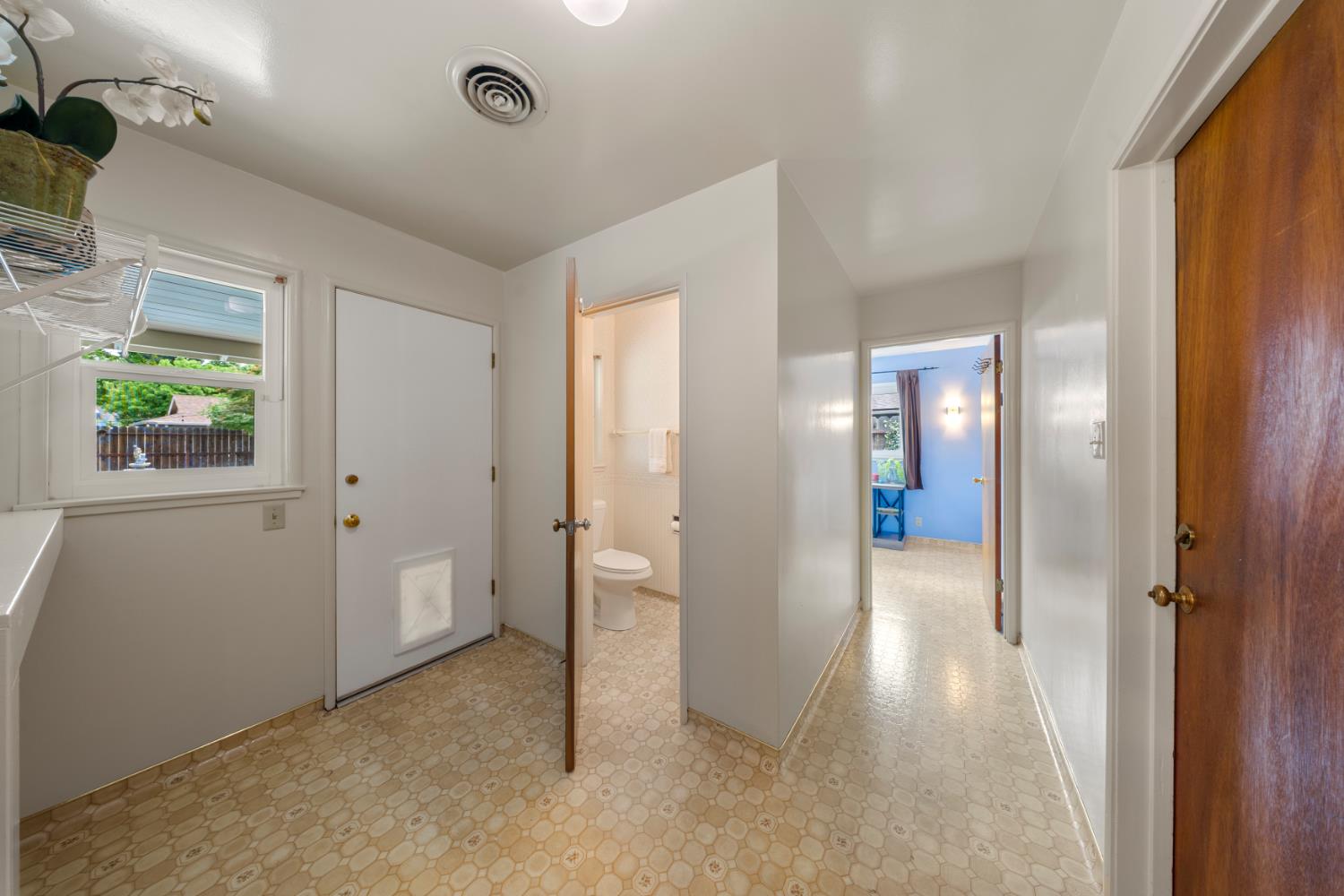 936 College Ave, Modesto, CA 95350