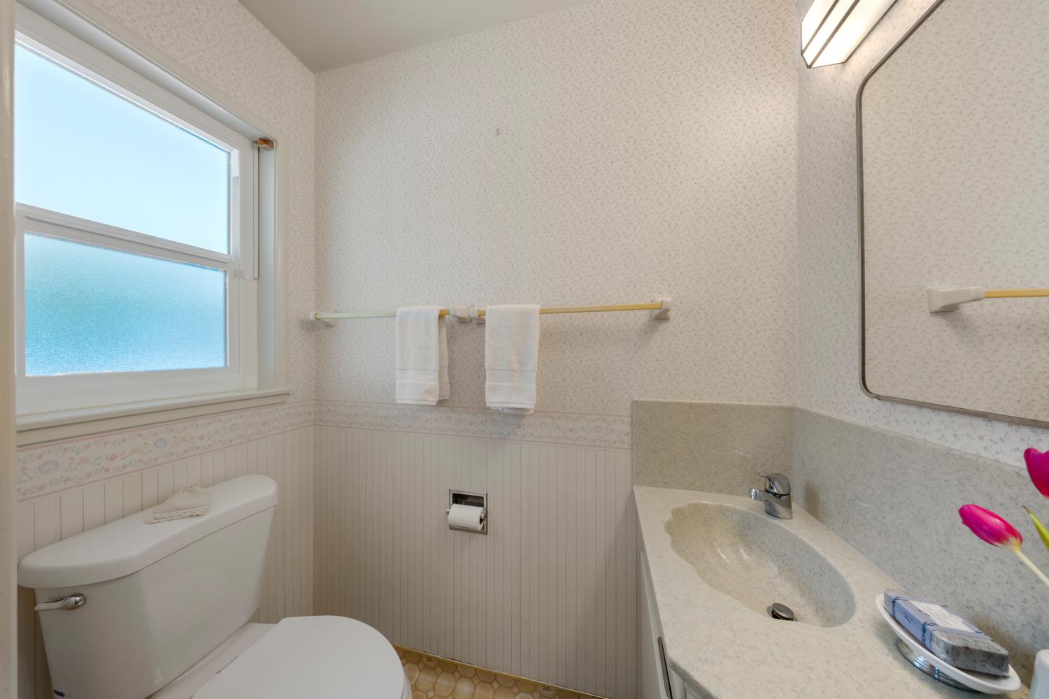 936 College Ave, Modesto, CA 95350