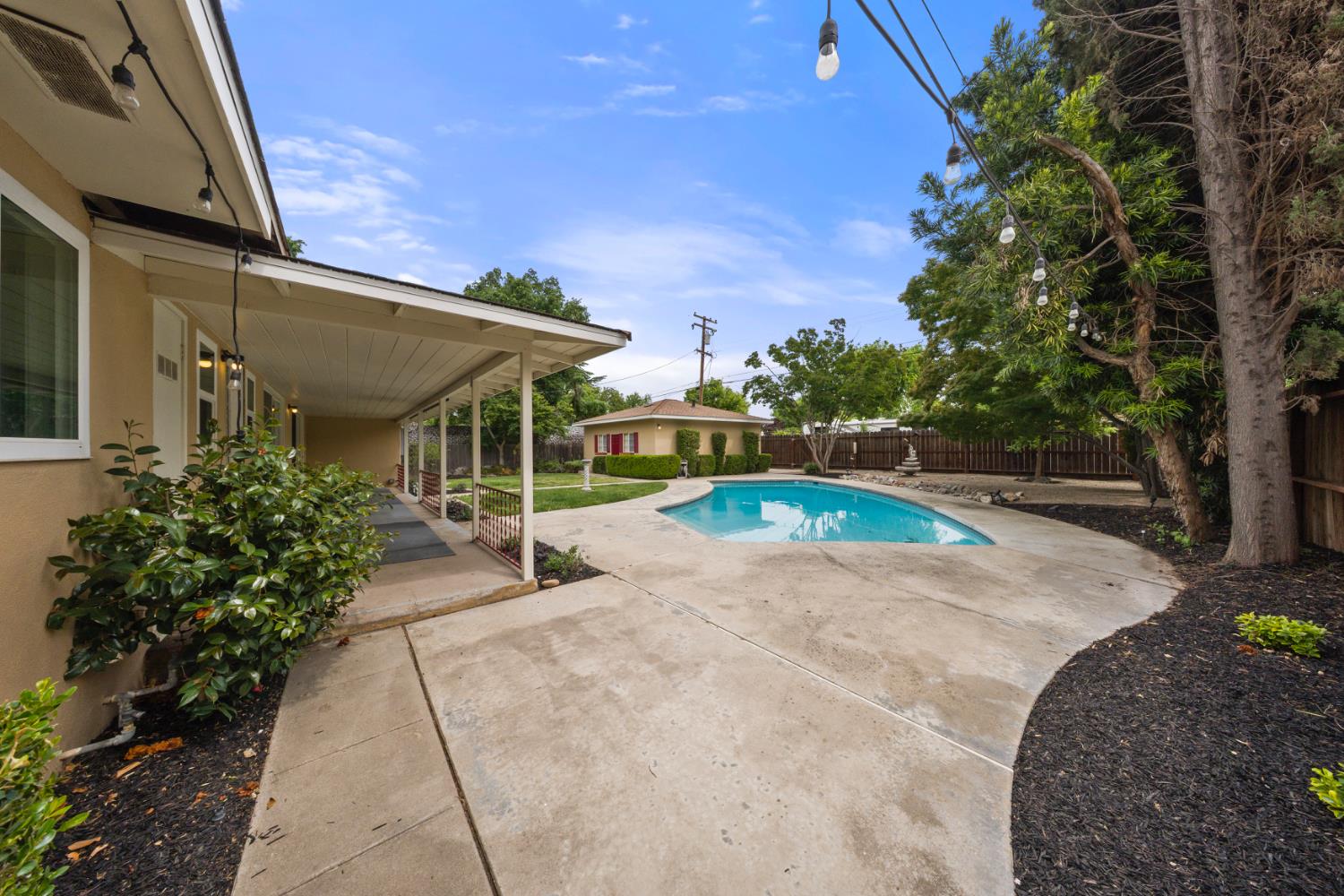 936 College Ave, Modesto, CA 95350